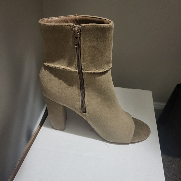 Boot Shoes - Picture 3 of 4